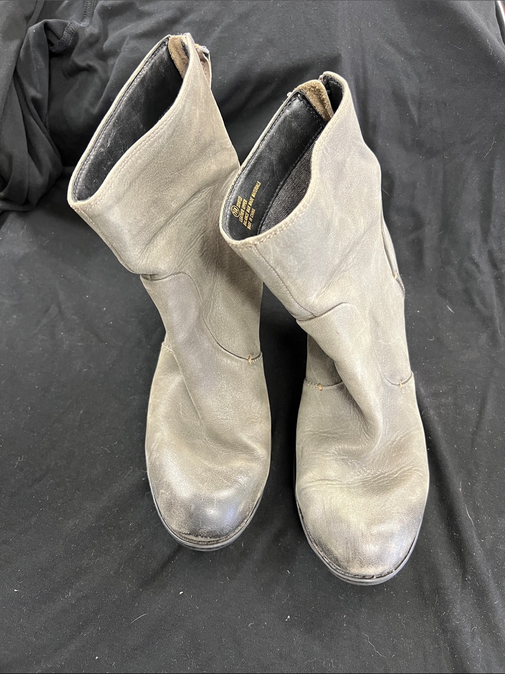 Crown Vintage Women’s Gray Leather Mid-Calf Boots